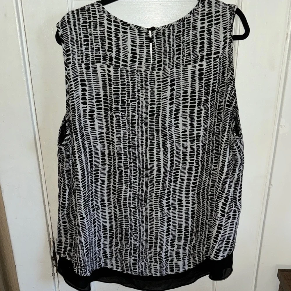 Violet & Claire Keyhole Lined Layered Tunic Blouse Size 3X - Picture 5 of 7